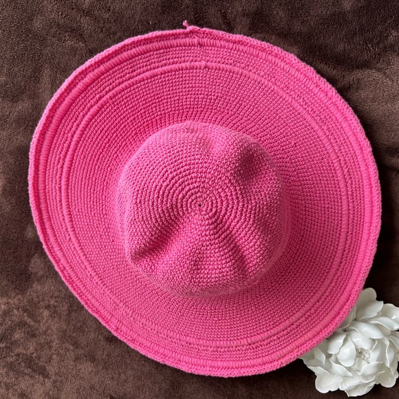 San Diego Hat Crocheted in Hot Pink - Picture 3 of 5